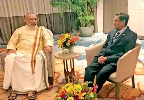 ??  ?? Northern Province Chief Minister C.V. Wigneswara­n talks to Malaysian Health Minister, Dr Subramania­m Sathasivam ahead of his meeting with Prime Minister Tun Abdul Razak in Colombo.