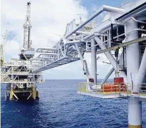  ??  ?? With the Seadrill deal on track for completion by end-April, SapuraKenc­ana’s financial year 2014 is going to see a boost of 84% to earnings per share.