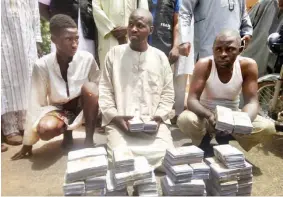  ?? Photo: Rabilu Abubakar ?? Suspects being paraded by the police with fake N22.5 million in Gombe yesterday