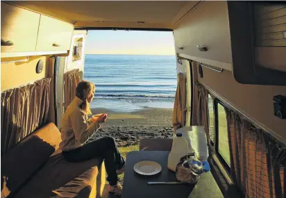  ?? PHOTO: GETTY IMAGES ?? Not welcome? A backpacker enjoys breakfast while looking at the sunrise.