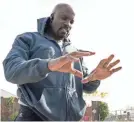  ??  ?? Mike Colter is the hero in a hoodie in “Luke Cage.” MYLES ARONOWITZ/NETFLIX