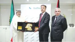  ??  ?? Trophy of appreciati­on from Gulfsat to Palsat.