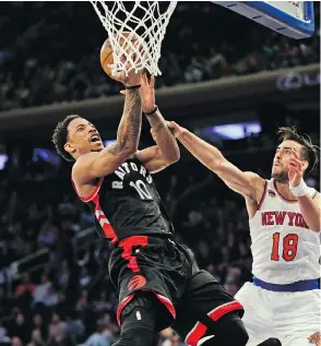  ?? SETH WENIG / THE ASSOCIATED PRESS ?? Toronto Raptors star DeMar DeRozan, left, says it’s important the Raptors go all out in their regular-season finale against the Cleveland Cavaliers Wednesday in Cleveland.