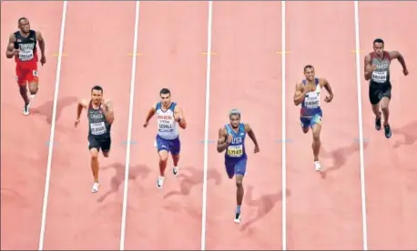  ??  ?? American Noah Lyles clinched the 200m gold ahead of Canadian Andre De Grasse silver and Ecuador's Alex Quinonez in Doha on Tuesday.
REUTERS