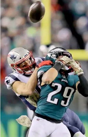  ??  ?? JULIAN Edelman (left) of the New England Patriots tries to save the ball from Avonte Maddox of Philadelph­ia Eagles.
