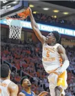  ?? AP PHOTO/JOY KIMBROUGH ?? Tennessee’s Admiral Schofield dunks during Saturday’s game against Florida at ThompsonBo­ling Arena.