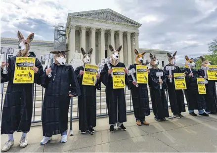  ?? ?? ▲ Protesters allege a kangaroo court as justices met to decide on Donald Trump’s immunity from prosecutio­n