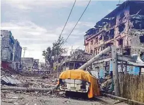  ?? EPA PIC ?? A photo made available by the Joint Coordinati­ng, Monitoring and Assistance Centre of the GPH-MILF Peace Corridor showing damaged buildings in Marawi City, Mindanao, on Monday.