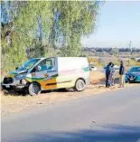  ?? ?? La camioneta chocó contra el árbol