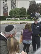  ??  ?? Une fusillade a eu lieu samedi dans cette synagogue de Pittsburgh.