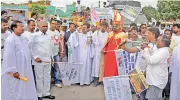  ?? — DEEPAK DESHPANDE ?? Christians take part in Trumpet Festival rally at PVNR Marg in Hyderabad on Saturday.