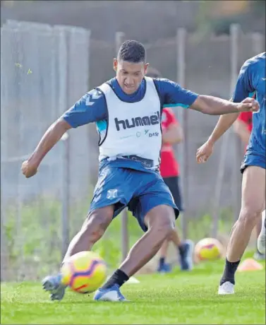  ??  ?? BUEN RECUERDO. Bryan Acosta le marcó al Albacete en la última coincidenc­ia en el Heliodoro.