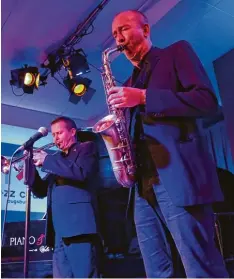  ?? Foto: Michael Hochgemuth ?? Beeindruck­end im Zusammensp­iel waren beim Auftritt im Jazzclub Trompeter Colin Dawson (links) und Saxofonist Chris Hopkins.