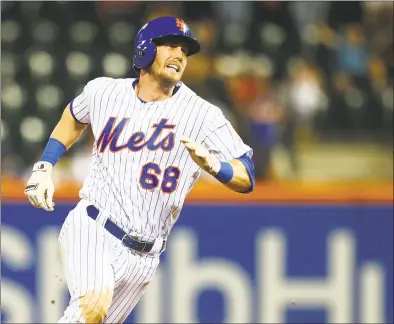  ?? Mike Stobe / Getty Images ?? The Mets’ Jeff McNeil advances to third base on Austin Jackson’s single in the eighth inning Saturday against the Braves.