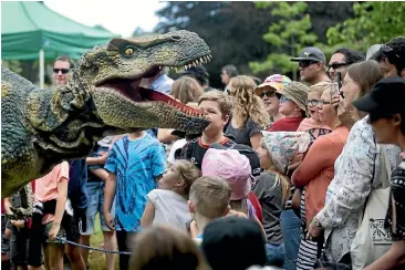  ?? ANDY JACKSON/STUFF ?? Roxy the T-Rex meets the fans.