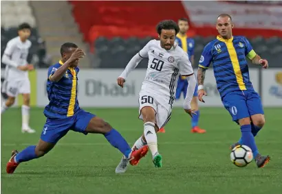  ?? KT file ?? Al Jazira’s Mohamed Jamal (centre) is challenged by Al Gharafa’s Wesley Sneijder during the AFC Champions League match held at the Mohammed bin Zayed Stadium in Abu Dhabi. Al Jazira had won that Group A match 3-2. —