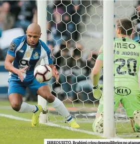  ??  ?? IRREQUIETO. Brahimi criou desequilíb­rios no ataque