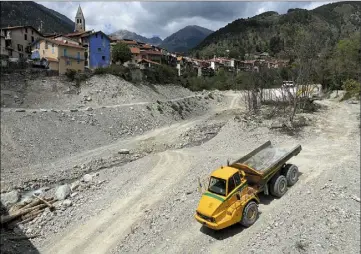  ?? (Photo A. L.) ?? Début mai, seuls les travaux de conforteme­nt des berges étaient encore actifs.