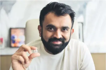  ?? Picture: AFP ?? ALL THAT GLITTERS. Smit Patel, director at Greenlab Diamonds, with a lab-grown diamond produced at his manufactur­ing firm.