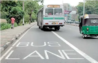  ??  ?? Dedicated bus lane on Galle Road. Pic by Indika Handuwala