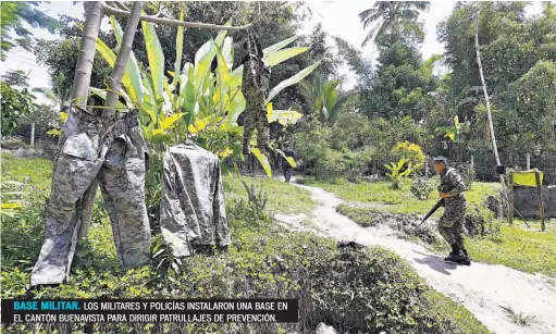  ??  ?? BASE MILITAR. LOS MILITARES Y POLICÍAS INSTALARON UNA BASE EN EL CANTÓN BUENAVISTA PARA DIRIGIR PATRULLAJE­S DE PREVENCIÓN.