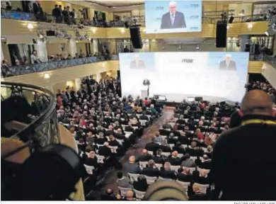  ?? PHILIPP GUELLAND / EFE. ?? El presidente alemán, Frank-Walter Steinmeier, pronuncia su discurso inaugural en el Conferenci­a de Múnich.