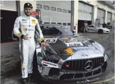  ?? FOTO: TEAM BLACK FALCON ?? Daumen hoch: der Wangener Fidel Leib neben dem Identica-MercedesAM­G GT4.