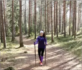  ?? FOTO: CAROLINE DAHLéN ?? SKOGEN GER RO. Emma Barremyr är personlig tränare och hälsocoach och driver bloggen PT by Emma där hon skriver om hälsa.