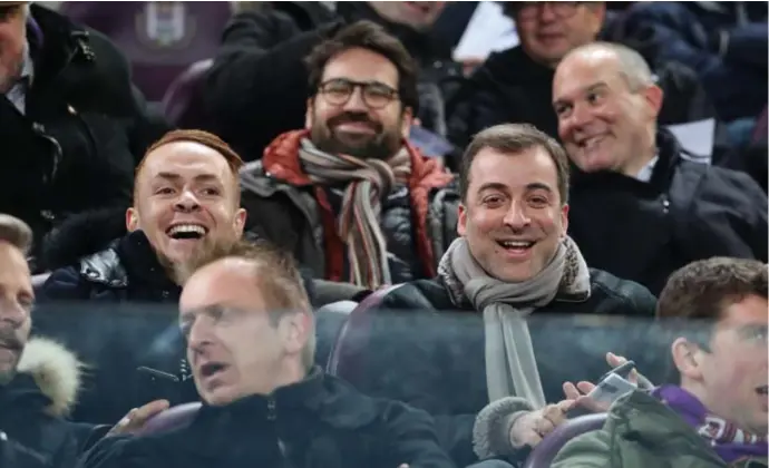  ?? Vincent Van Doornick/belga ?? Adrien Trebel en Mogi Bayat, hier samen op de tribune van RSC Anderlecht in 2019. Speler en makelaar hadden een wel erg nauwe relatie.