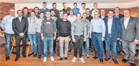  ?? FOTO: PETER SCHLIPF ?? Im Ausbildung­sberuf Anlagenmec­haniker Sanitär Heizung Klima haben insgesamt 18 Auszubilde­nde ihre Prüfung abgelegt.