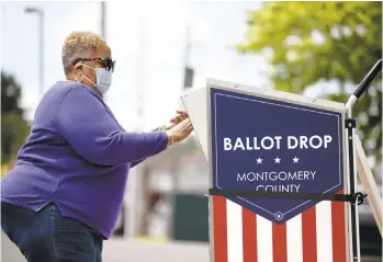  ?? MATTROURKE/AP ?? Avoter drops off a mail-in ballot May 27 in Willow Grove, Pennsylvan­ia, ahead of the primary election..