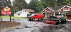  ?? TAWANA ROBERTS — THE NEW-HERALD ?? Bobbie’s Place Pizza and Ice Cream to open at 970 Riverside Drive in Painesvill­e Township.