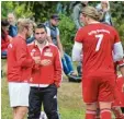  ?? Foto: Oliver Reiser ?? Lagebespre­chung bei der SpVgg West heim. Trainer Oliver Haberkorn, Team manager Christian Weiß und Kapitän Benjamin Walter.