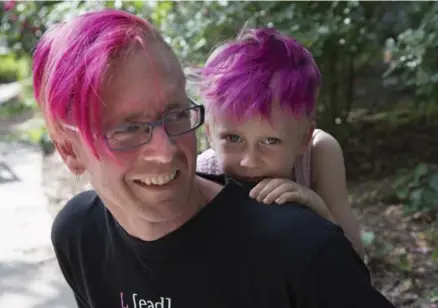  ?? BERNARD WEIL/TORONTO STAR ?? David Stocker with Storm Stocker-Witterick, first featured in the Star as baby in 2011. Storm is now 5 and says her preferred pronoun is “she.”