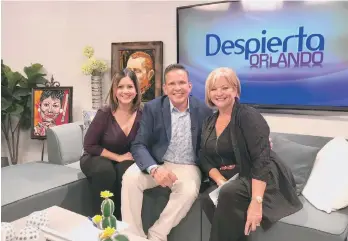  ?? CORTESÍA ?? Luis Artemio Mercado, presentado­r de ‘Despierta Orlando’, con Maritza Beltrán (derecha), gerente general de La Prensa.
