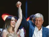  ?? Marco Ugarte / Associated Press ?? Belinda, en el cierre de campaña del entonces candidato presidenci­al Andrés López Obrador.