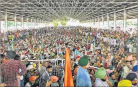  ?? PTI ?? Farmers at the Kisan Mahapancha­yat in Karnal on Tuesday.