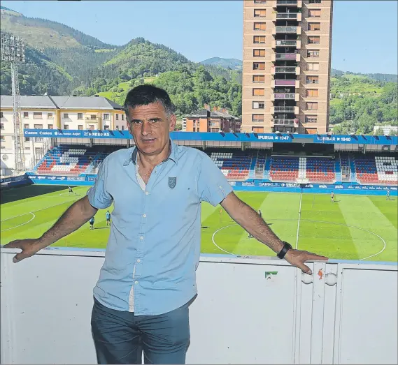  ?? FOTO: UNCITI ?? José Luis Mendilibar se dispone a afrontar su tercera temporada consecutiv­a al frente del Eibar en la que es su segunda etapa como entrenador armero