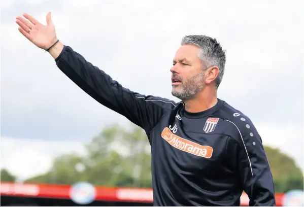  ?? Picture: Simon Howe ?? Bath City boss Jerry Gill offers instructio­ns to his players from the touchline