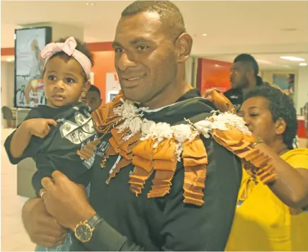  ?? Photo: Waisea Nasokia ?? Fiji Airways 7s rep Jasa Veremalua being garlanded with his daughter Ranadi at the Nadi Internatio­nal Airport on July 25, 2018.