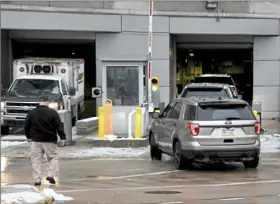  ?? Darrell Sapp/Post-Gazette ?? A caravan of three SUVs arrives with Robert Bowers for the arraignmen­t of the accused Tree of Life shooter on Monday at the Joseph F. Weis Jr. U.S. Courthouse in Downtown.