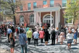  ?? LAUREN HALLIGAN — LHALLIGAN@DIGITALFIR­STMEDIA.COM ?? A large crowd gathers for a celebratio­n of the YWCA of the Greater Capital Region’s 100 years at its 21First St. building in downtown Troy.