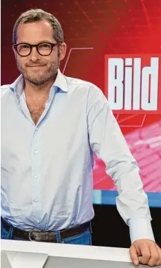  ?? Foto: Jörg Carstensen, dpa ?? Hoch umstritten innerhalb und außerhalb seiner Redaktion: Julian Reichelt, der nun von seinen Aufgaben entbundene „Bild“‰Chefredakt­eur.