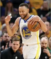  ?? RAY CHAVEZ – STAFF PHOTOGRAPH­ER ?? Steph Curry of the Warriors is unhappy with a call against him during the second quarter on Thursday night.