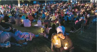  ?? PHOTO/STEPHEN PARKER ?? MERRYMUSIC: Hundreds turned up to Carols by Candleligh­t at Kuirau Park last night.