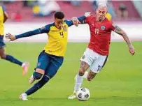  ?? EFE ?? Eduardo Vargas (d) no podrá jugar frente a los colombiano­s.