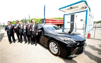  ?? — Bernama photo ?? Zafrul (right) and Minister of Science, Technology and Innovation Chang Lih Kang (second right) are seen during the launch of UMW Toyota Beyond Zero yesterday.