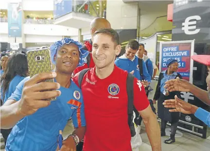  ?? / SYDNEY SESHIBEDI/GALLO IMAGES ?? Dean Furman, seen here arriving with SuperSport United at OR Tambo airport yesterday, says Bafana should go into their match against Senegal feeling confident.