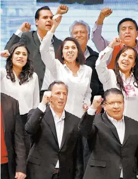  ?? ANDRÉS LOBATO ?? El candidato y Enrique Doger, abanderado a la gubernatur­a de Puebla.