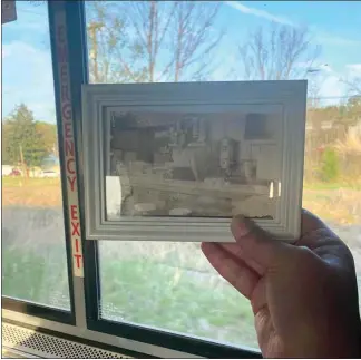  ?? PHOTOS BY SHEEKA SANAHORI / FOR THE WASHINGTON POST ?? Sheeka Sanahori holds a picture of her great-grandmothe­r on the Amtrak train while traveling through Missouri.